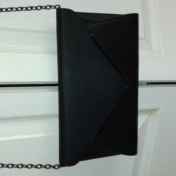 Aldo women's black faux leather envelope size with long chain purse - Picture 5 of 16